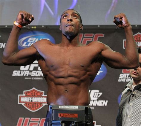 Phil Davis (fighter) .